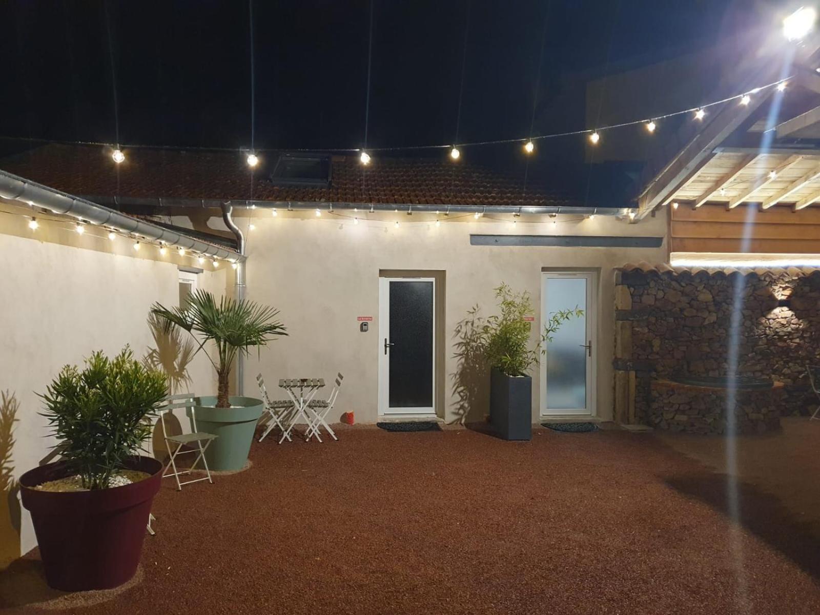 Le Boheme, Sauna & Spa Riorges Exteriér fotografie