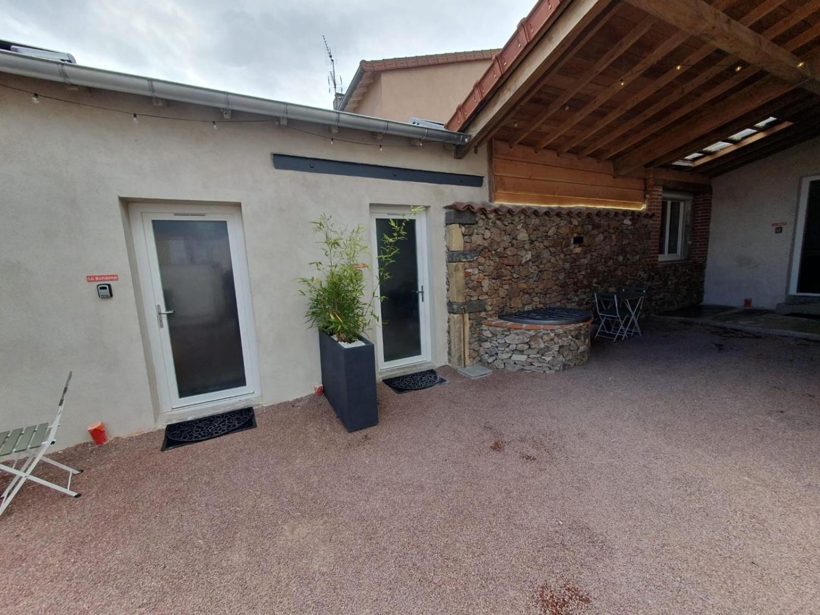 Le Boheme, Sauna & Spa Riorges Exteriér fotografie